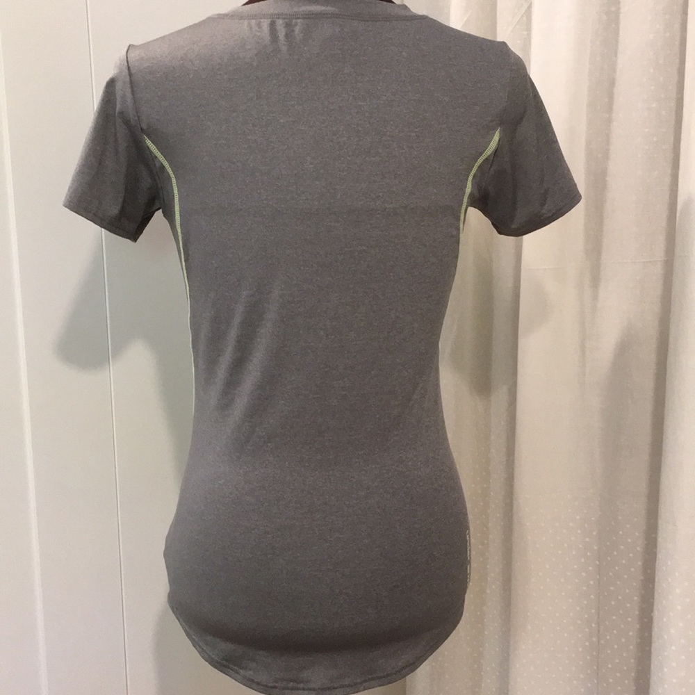 Under Armour Iso-chill tee size xs - Picture 2 of 12